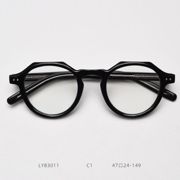 TR Optical glasses LY83011